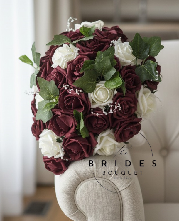 small brides tear bouquet low cost wedding bouquet teardrop with ivy and pearls artificial flowers Small cascade wedding bouquet with artificial roses, ivy foliage and pearls in personalised colours