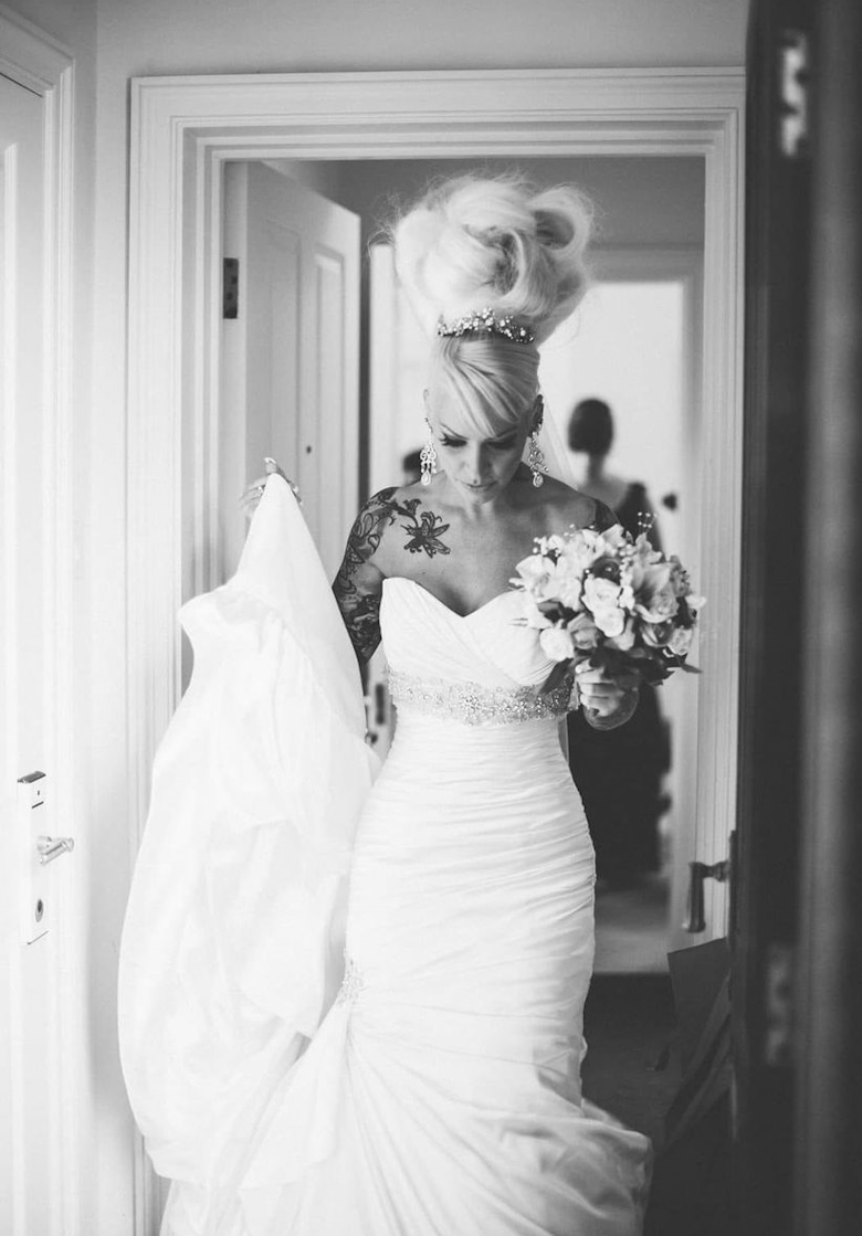 real-life-bride-claire-weith-wedding-flowers-by-the-brides-bouquet-uk-tattooed-bride-rock-and-roll-bride