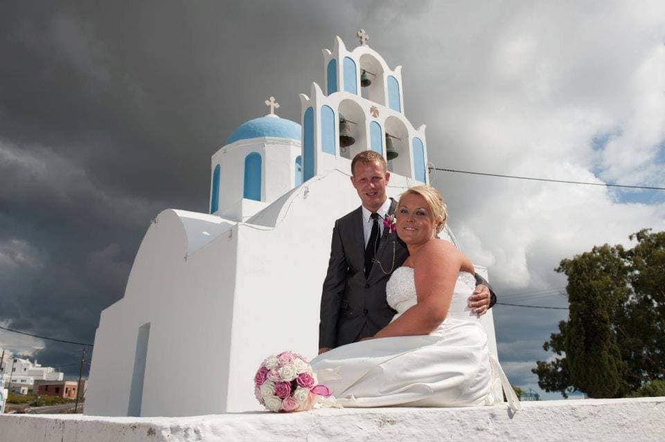 bride groom pink wedding bouquet cyprus wedding