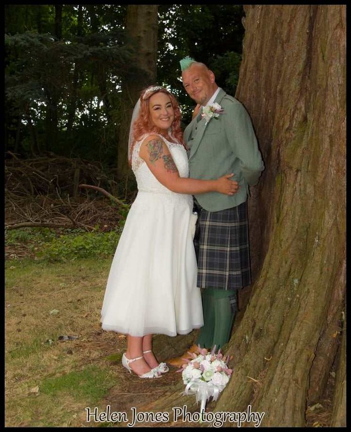 punk bride and groom with silk flowers by the brides bouquet uk